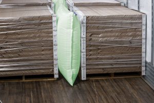 Green airbags used between two boxes as protection during transport in a trailer